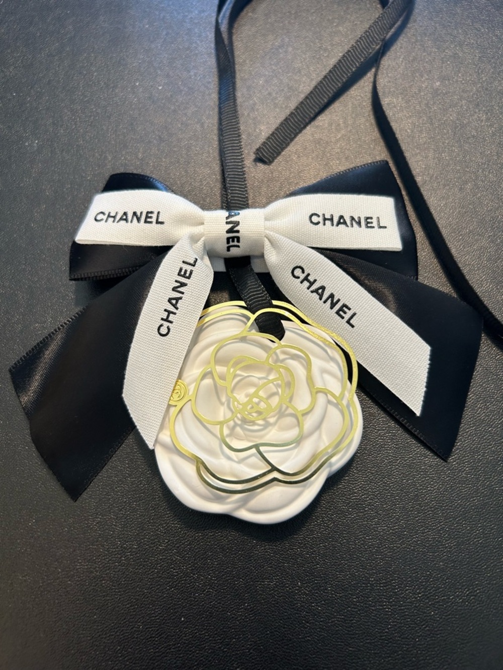 NWOT Chanel Black & White Bow Camellia Aroma Hanging Diffuser comes with box - Picture 2 of 5